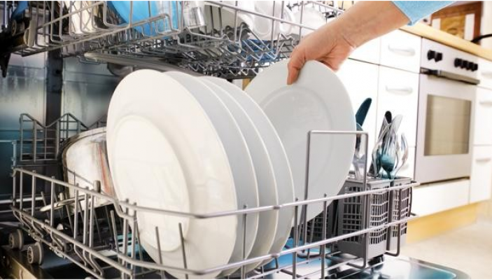 Siete falsos mitos sobre el lavavajillas que deberías conocer